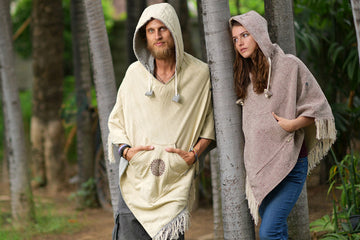 Stylisch und Warm: Unsere Herren Ponchos