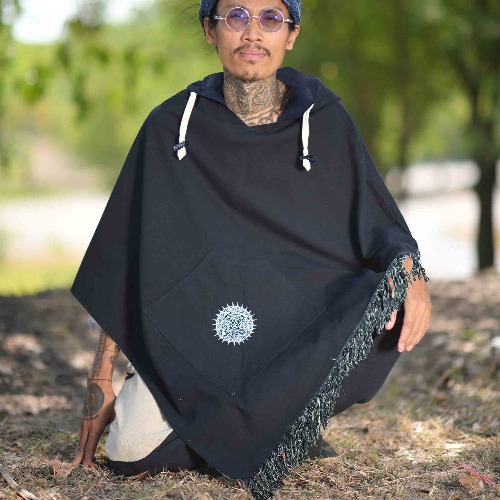 model-lxl Hippie Wendeponcho im Mexikaner Poncho Style Schwarz meliert