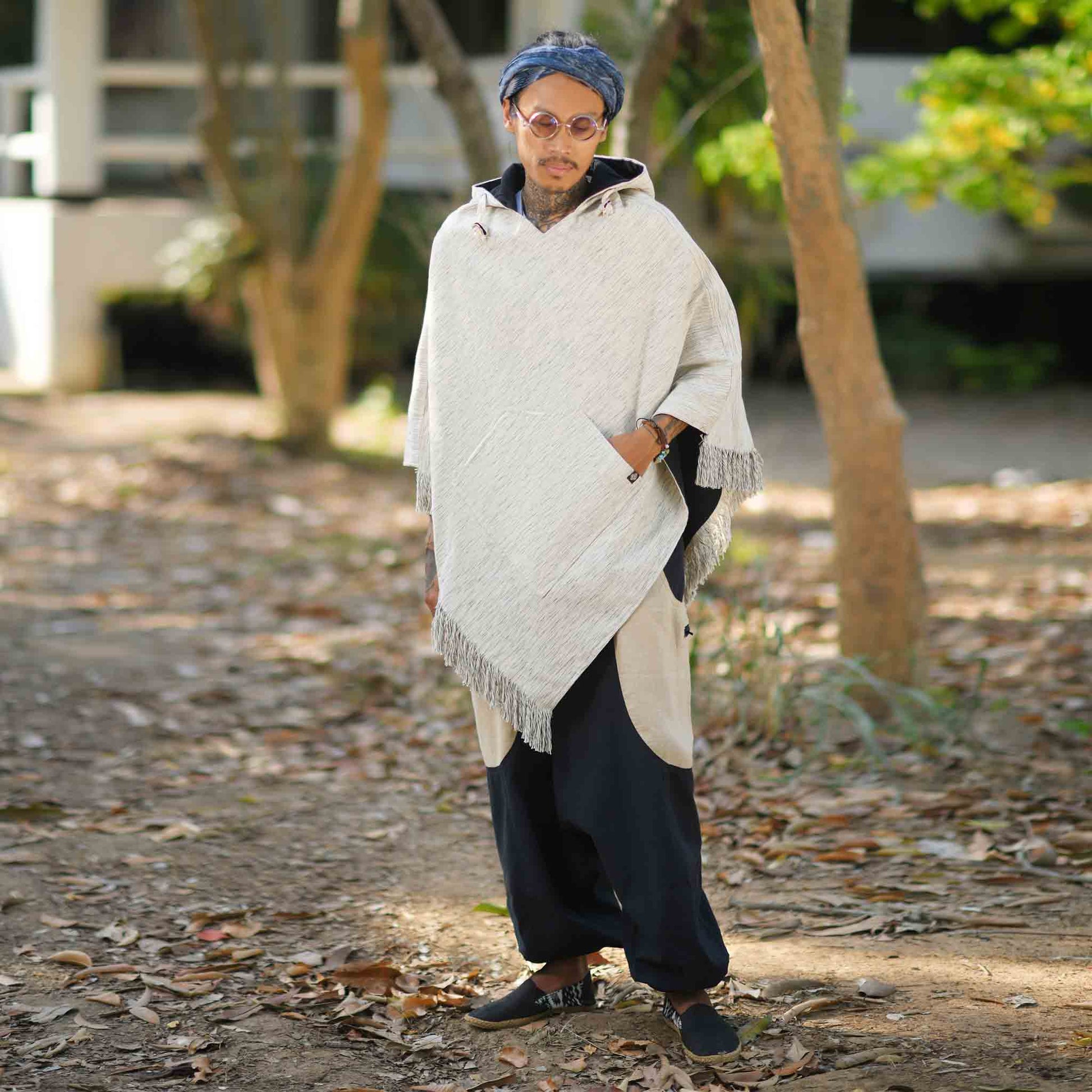 model-lxl Hippie Wendeponcho im Mexikaner Poncho Style Beige
