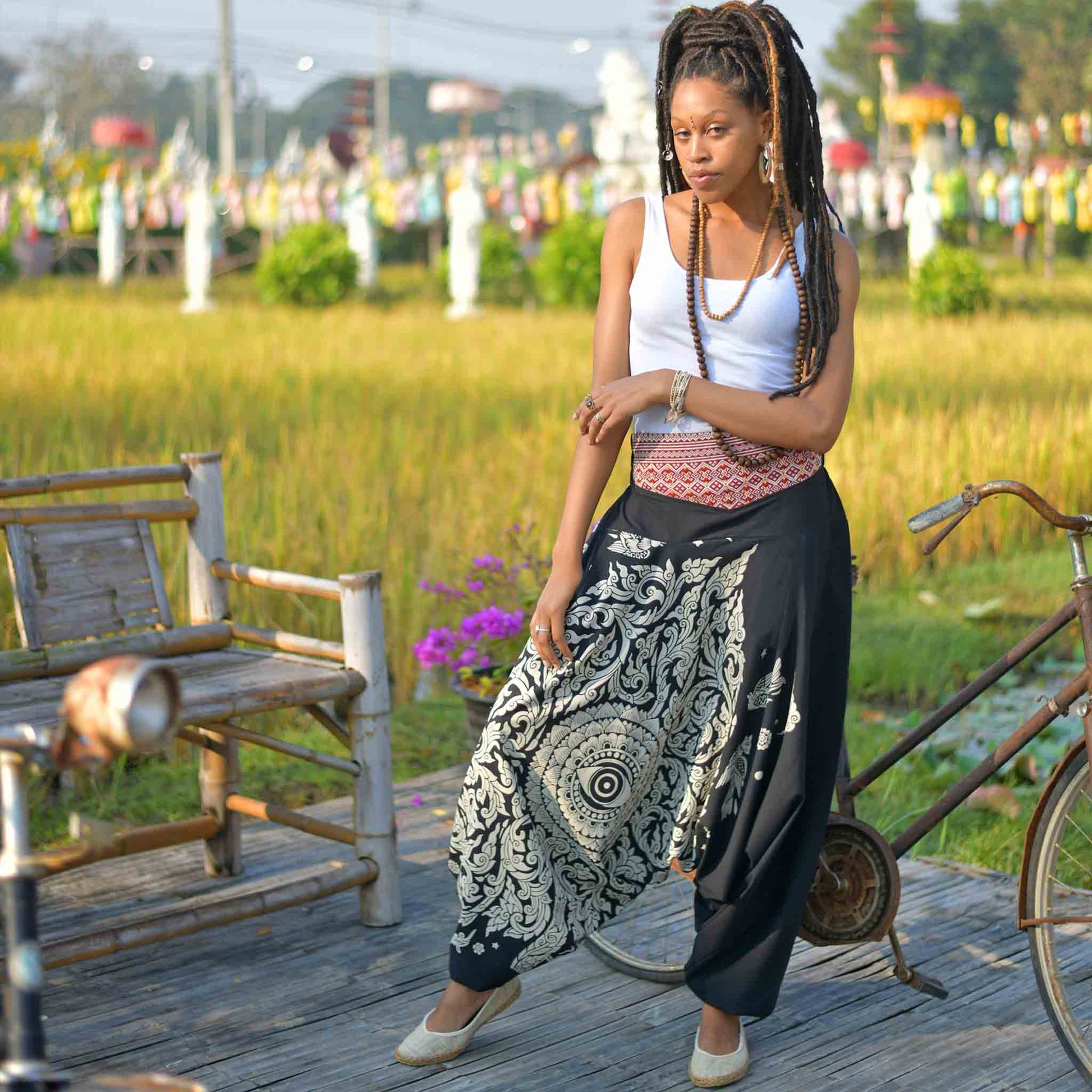 model-sm Aladinhose Third Eye