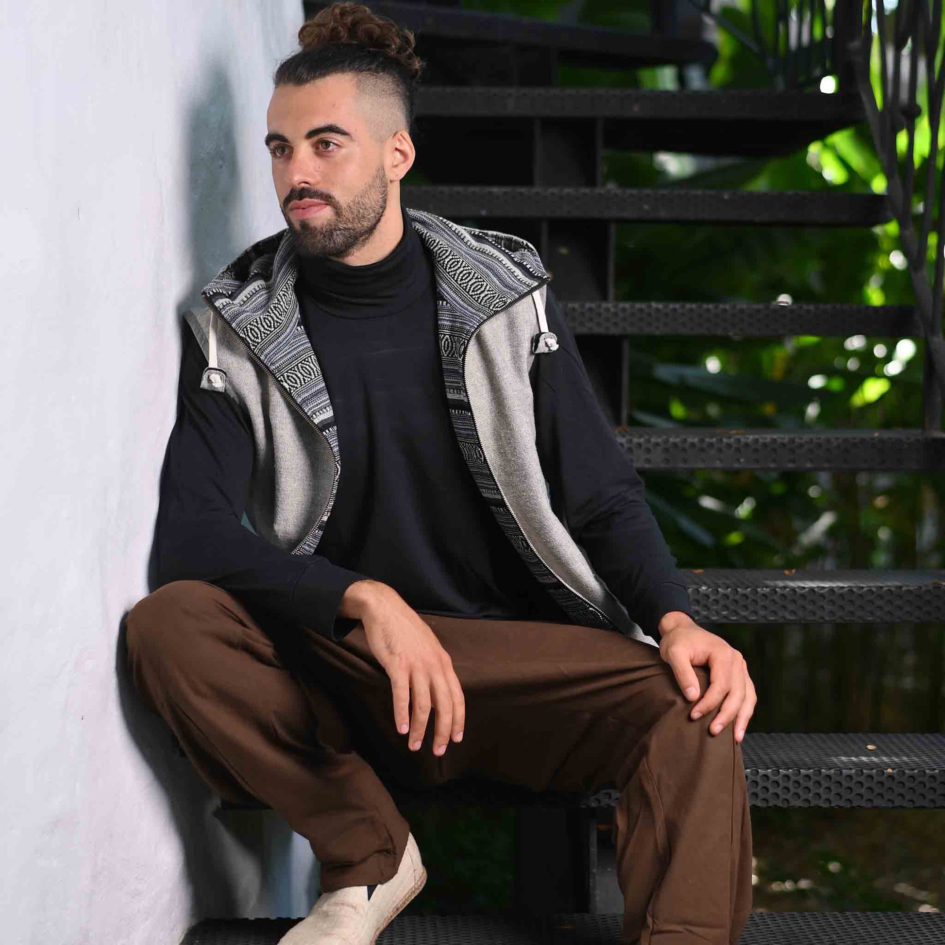 model-l Ethno Weste Grau