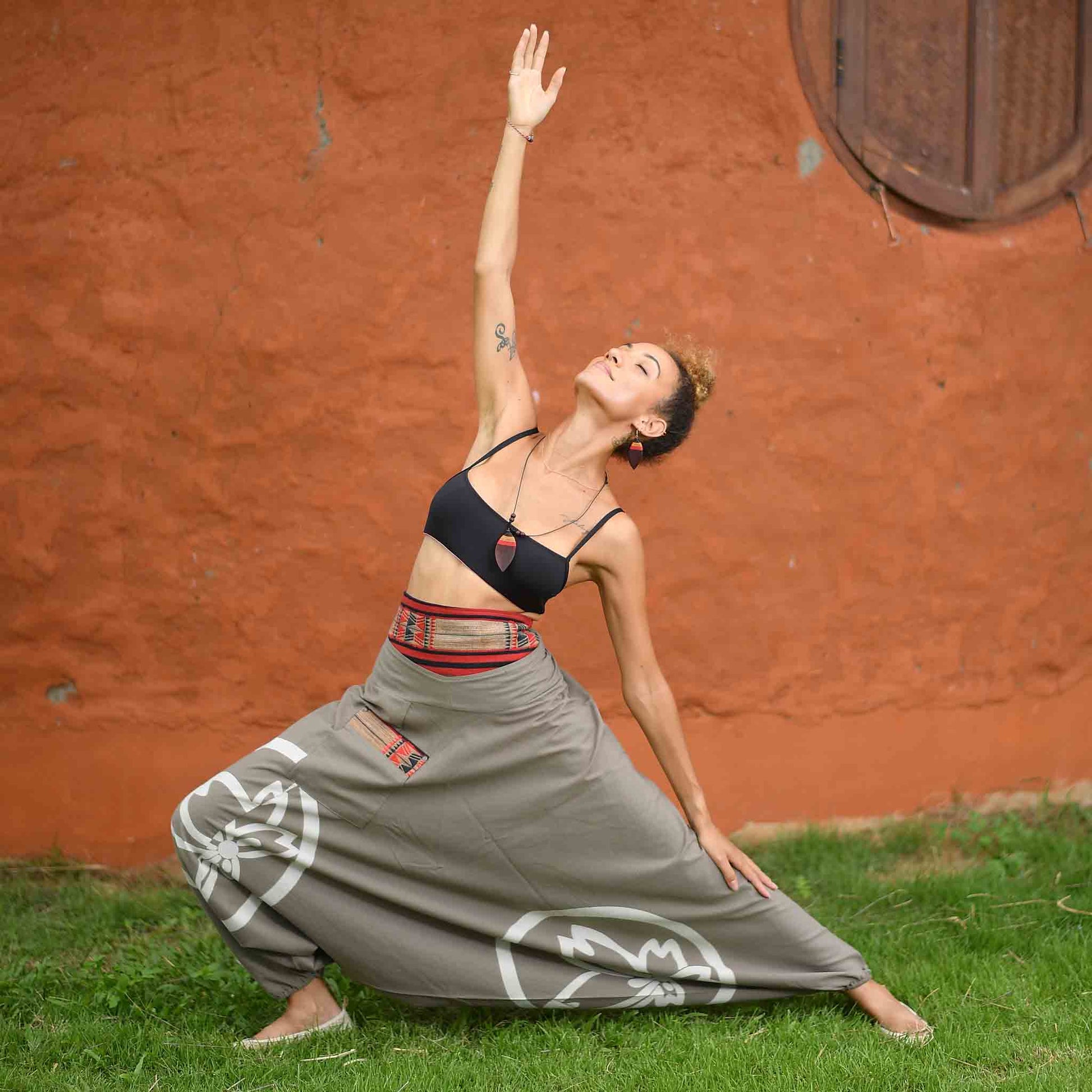 model-sm Aladinhose Graubraun
