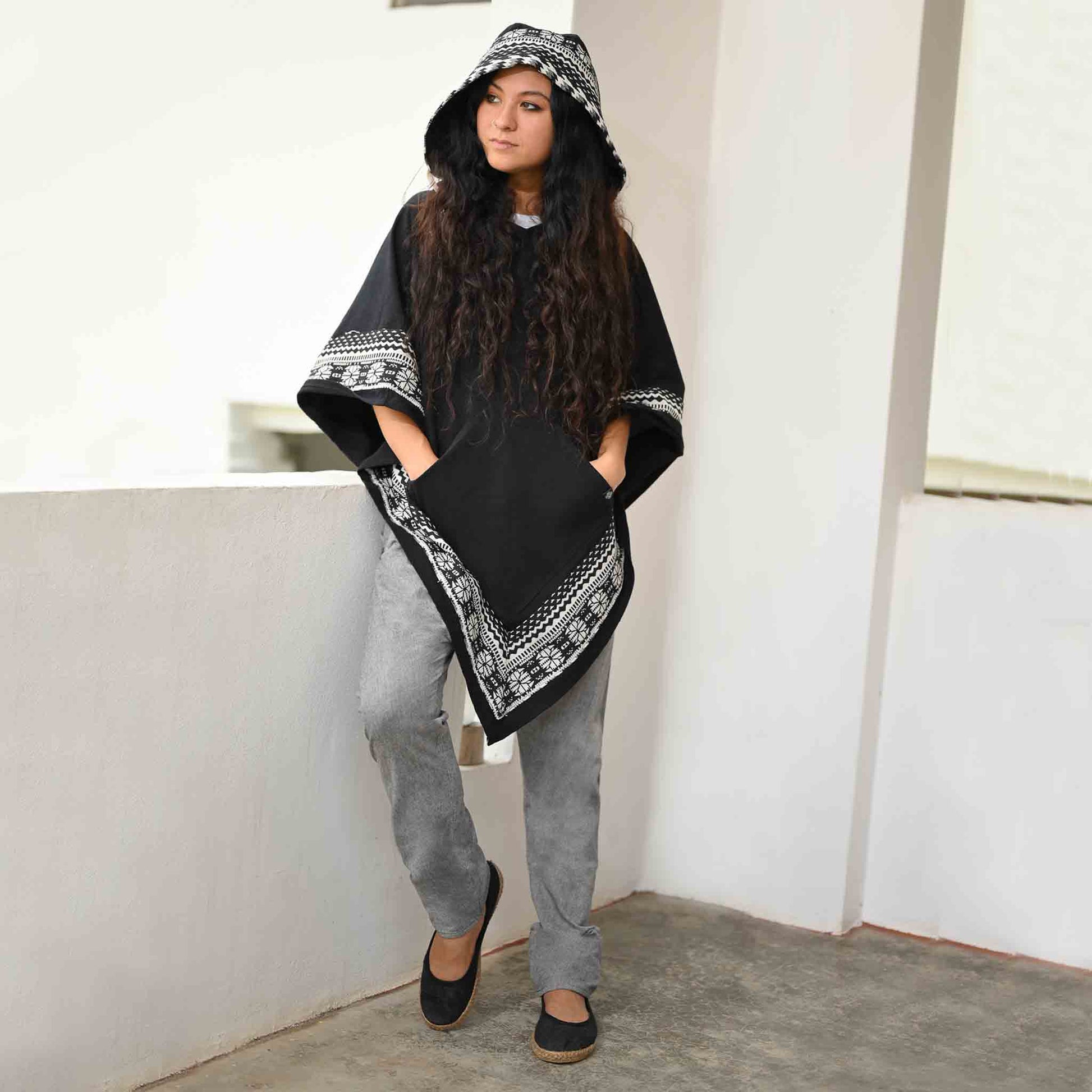 Langer Poncho Mondscheinträumer Schwarz