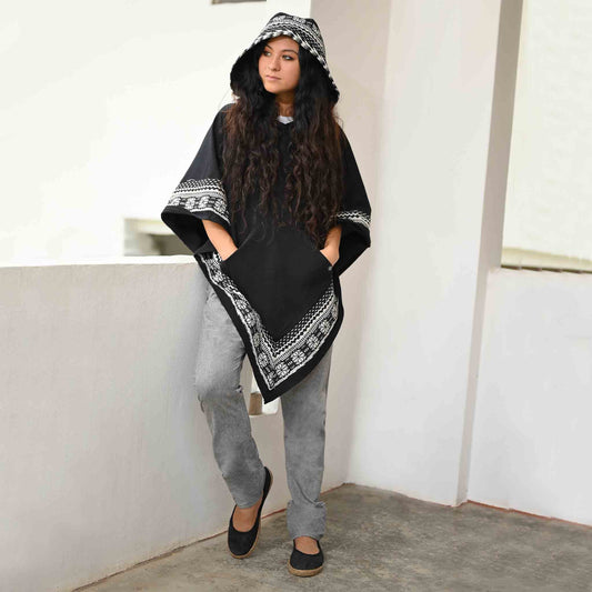 model-sm Langer Poncho Mondscheinträumer Schwarz