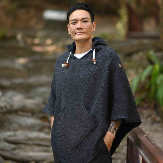 model-lxl Winterponcho aus Wolle Abajo Schwarz