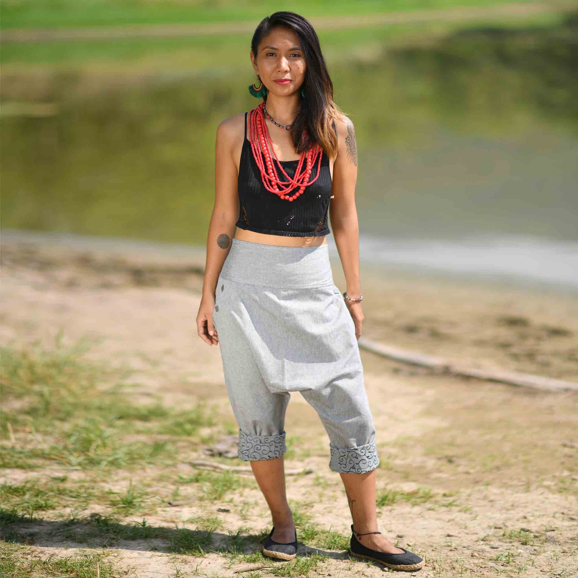 Kurze Boho Style Haremshose Pokhara Grau